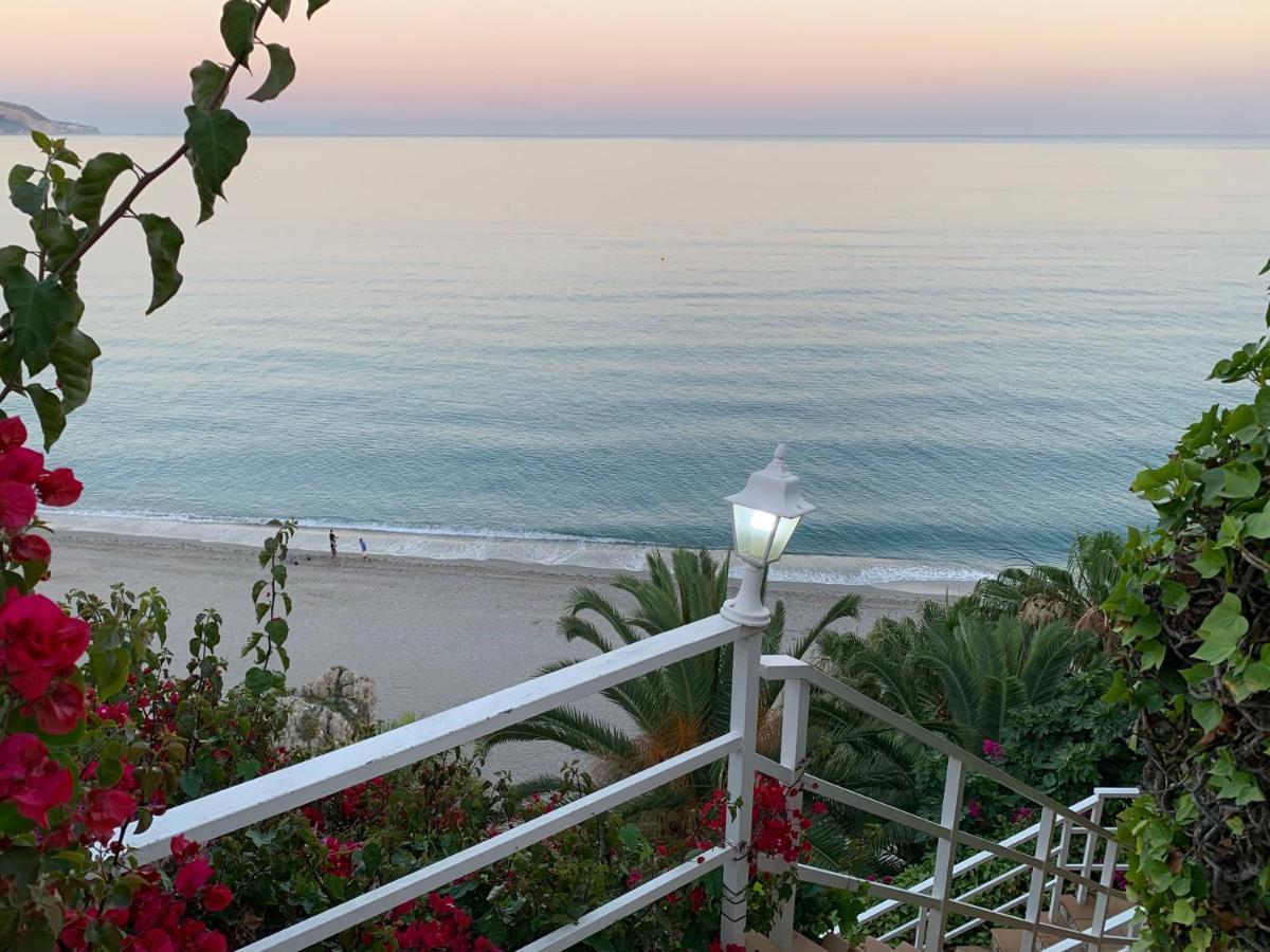 Hotel Paraiso Del Mar เนร์คา ภายนอก รูปภาพ