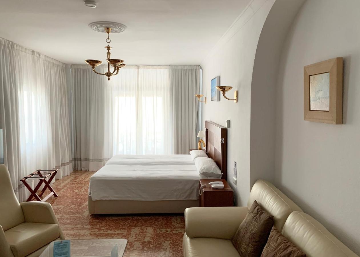 Hotel Paraiso Del Mar เนร์คา ภายนอก รูปภาพ