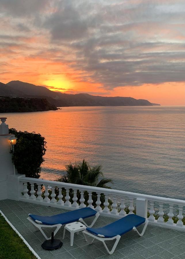 Hotel Paraiso Del Mar เนร์คา ภายนอก รูปภาพ