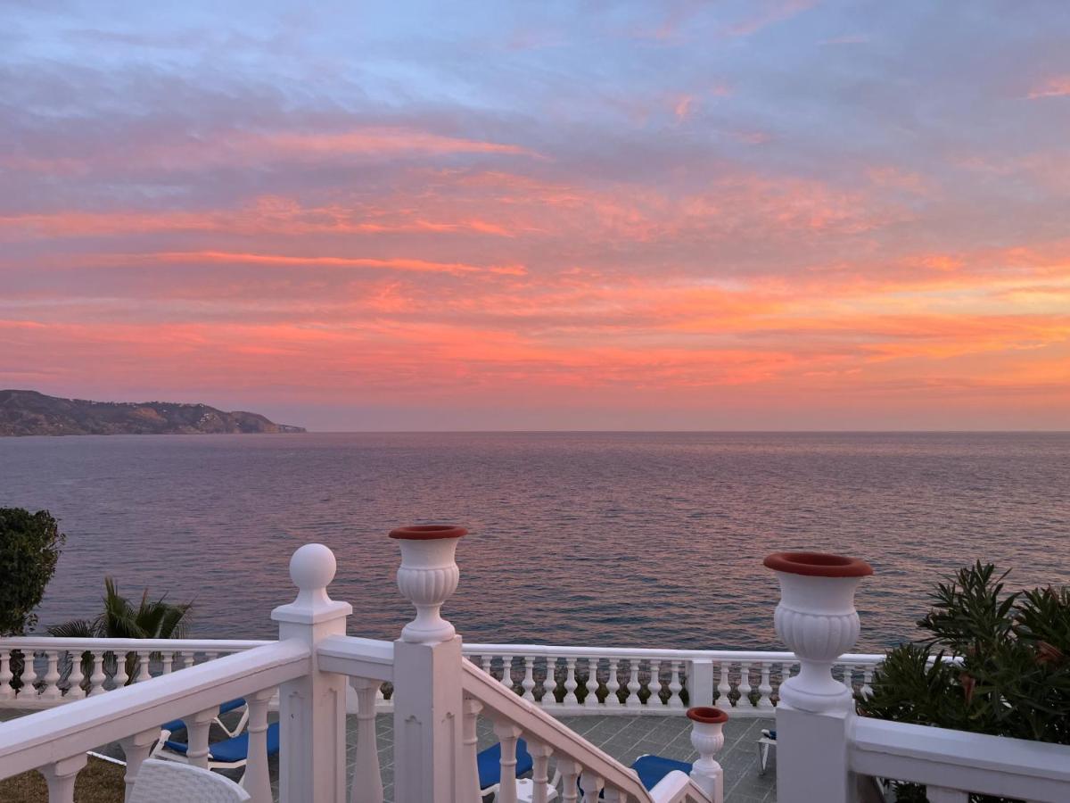 Hotel Paraiso Del Mar เนร์คา ภายนอก รูปภาพ