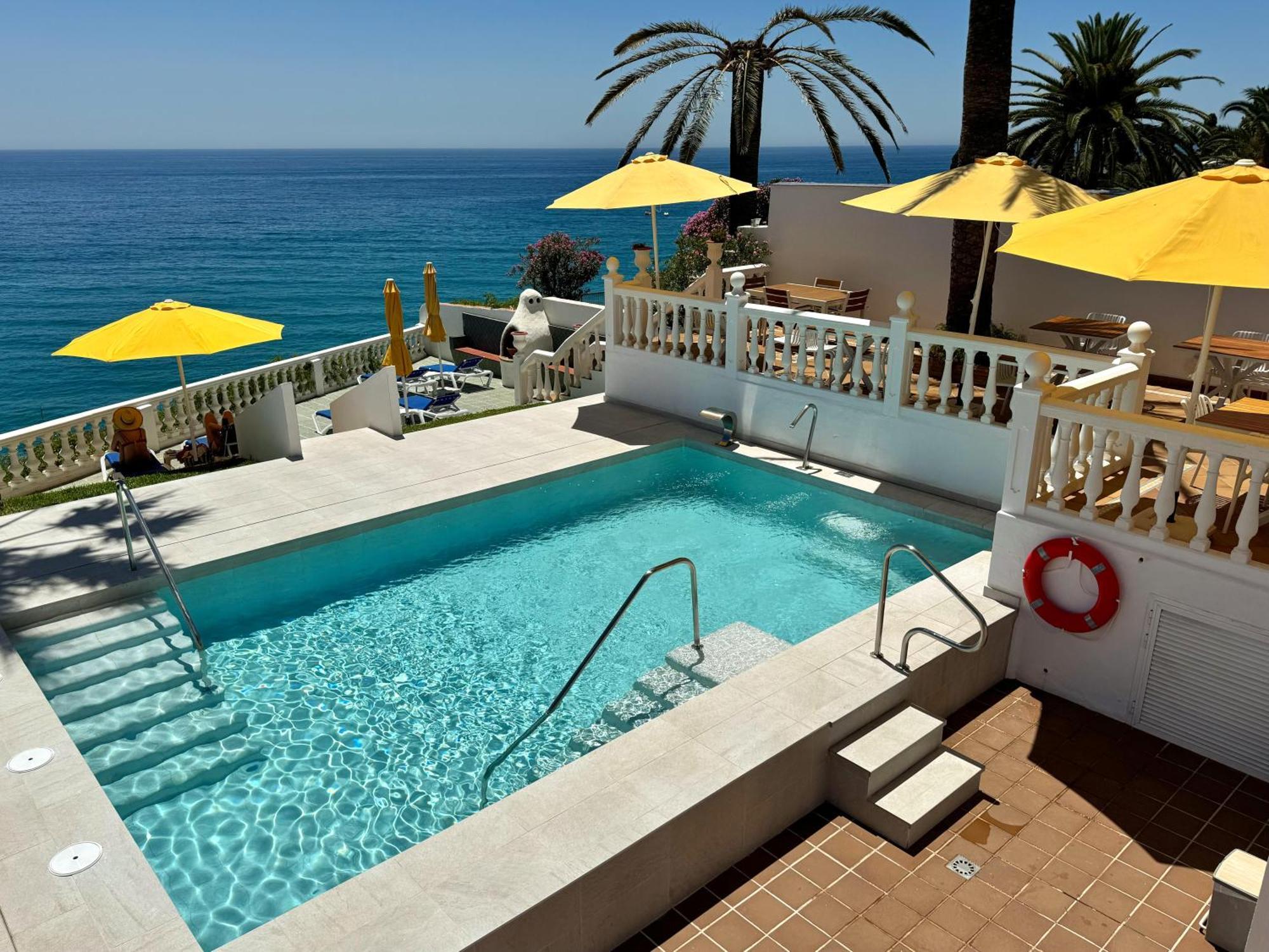 Hotel Paraiso Del Mar เนร์คา ภายนอก รูปภาพ