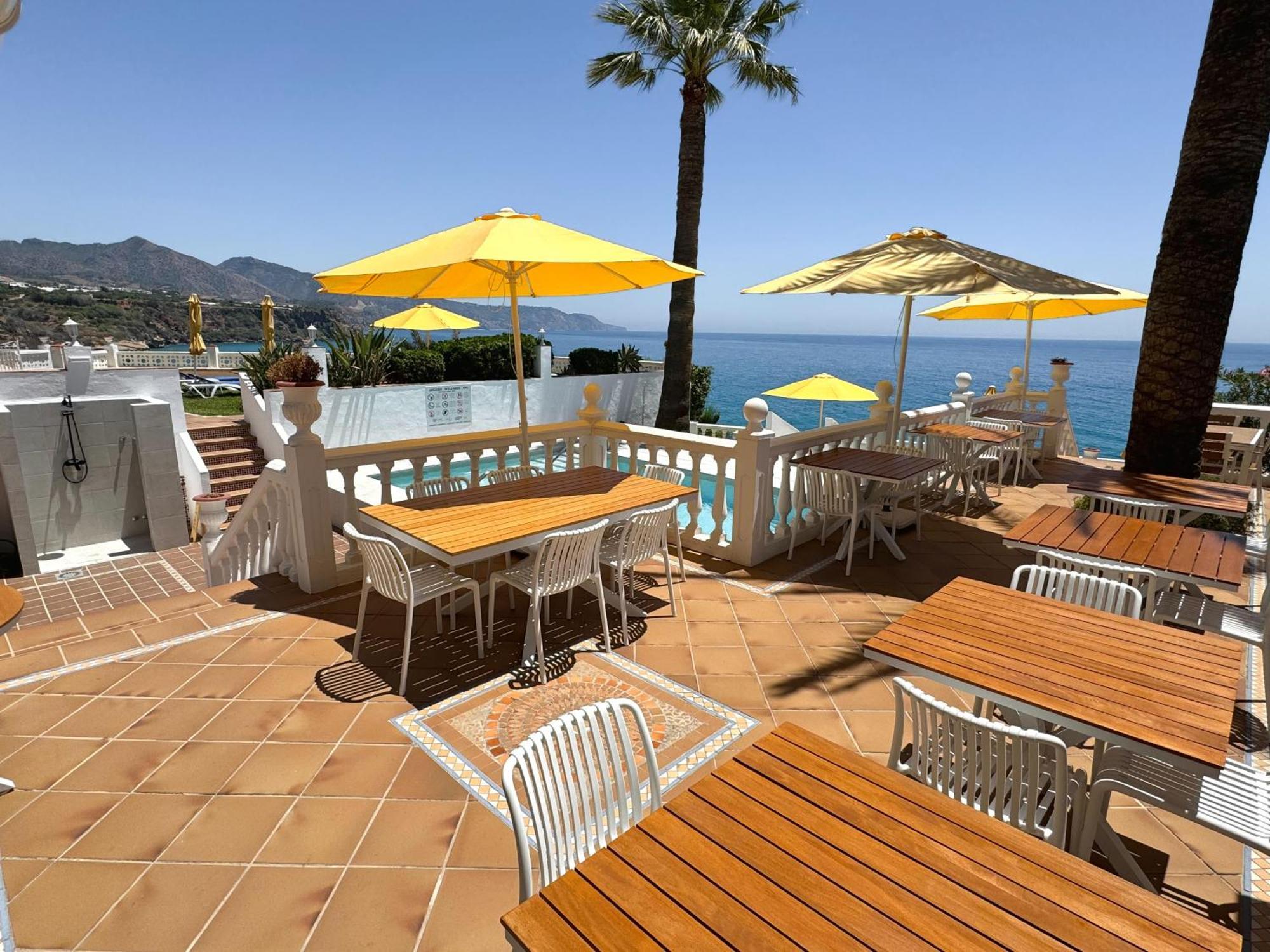 Hotel Paraiso Del Mar เนร์คา ภายนอก รูปภาพ