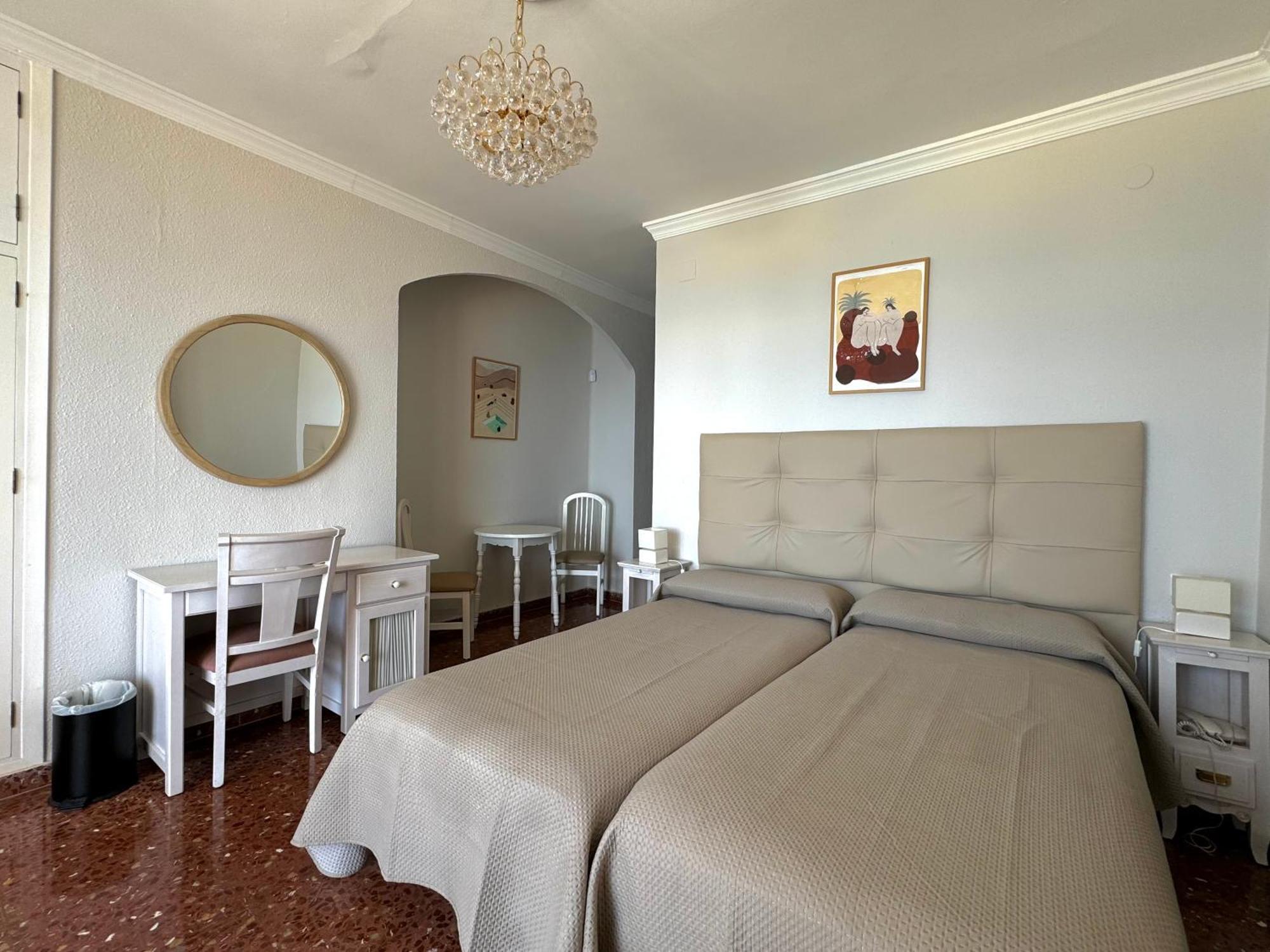Hotel Paraiso Del Mar เนร์คา ภายนอก รูปภาพ