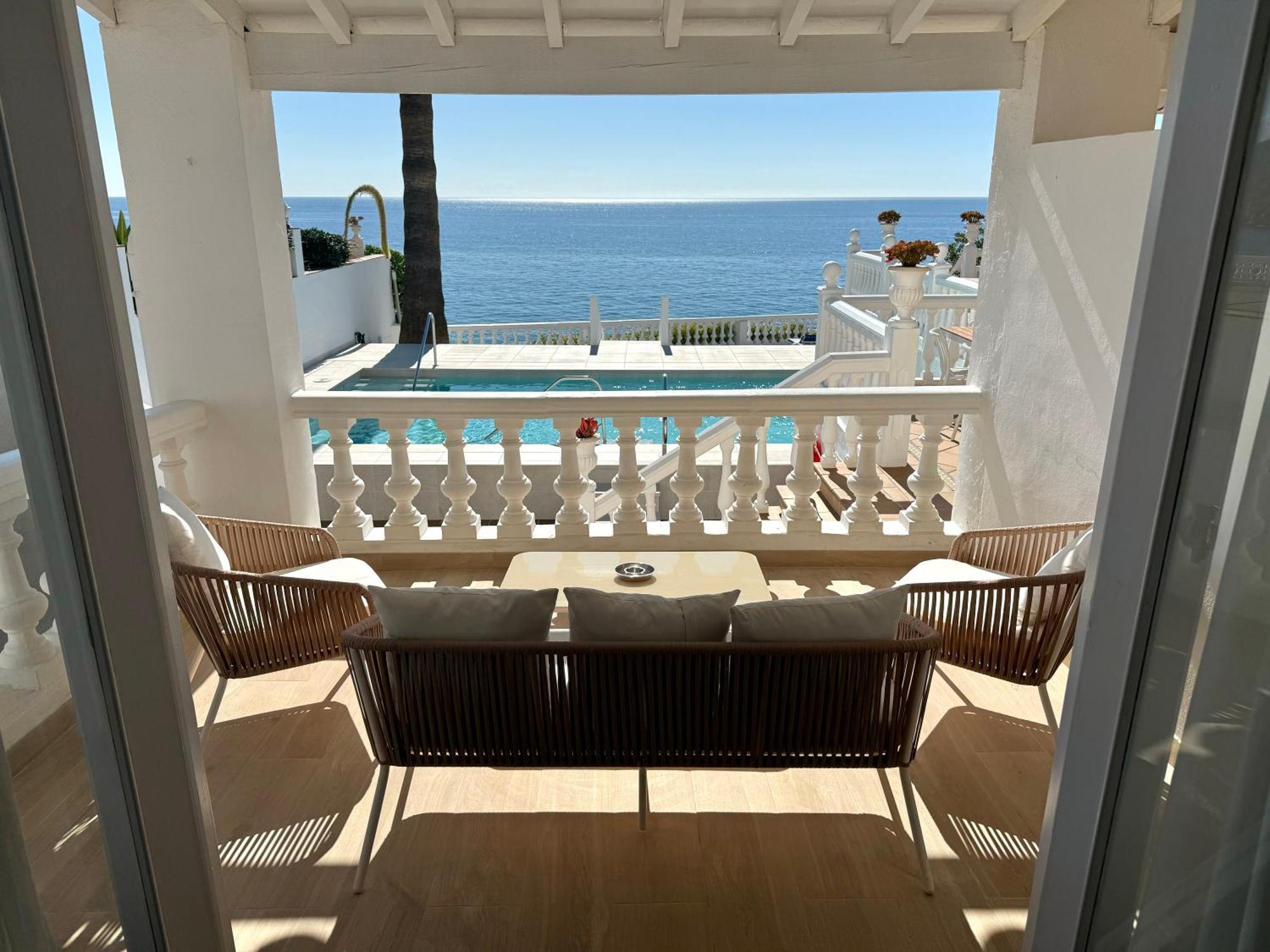 Hotel Paraiso Del Mar เนร์คา ภายนอก รูปภาพ