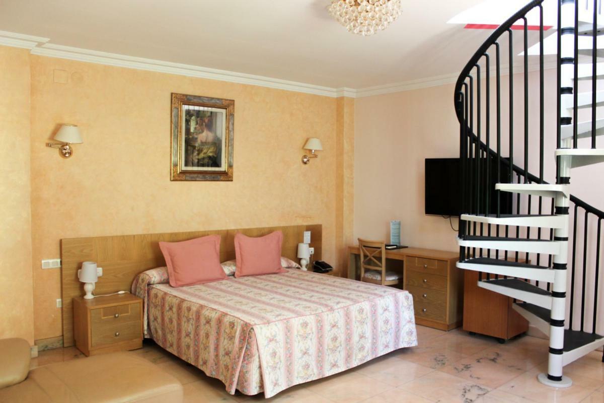 Hotel Paraiso Del Mar เนร์คา ภายนอก รูปภาพ