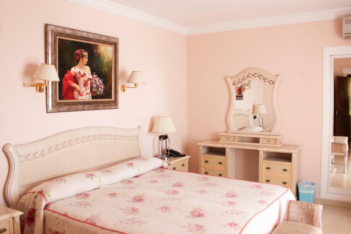Hotel Paraiso Del Mar เนร์คา ภายนอก รูปภาพ