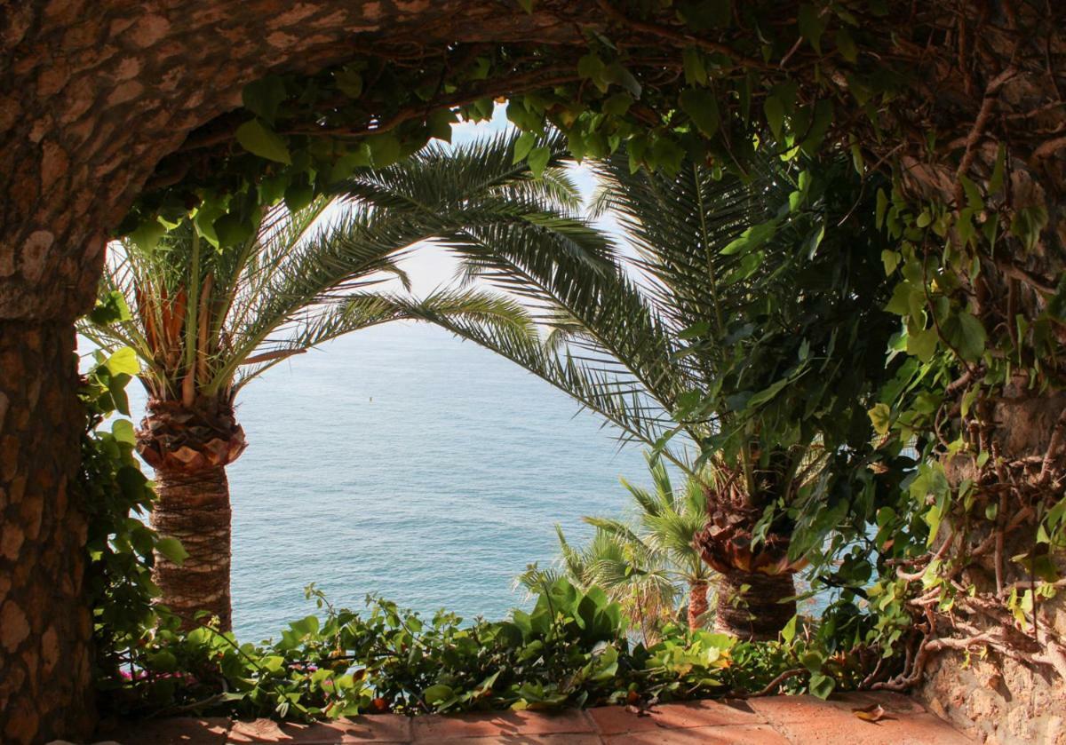 Hotel Paraiso Del Mar เนร์คา ภายนอก รูปภาพ